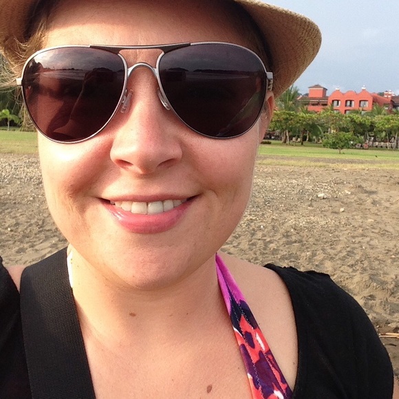 💕🥂MEET YOUR POSHER🥂💕 - Picture 1 of 6